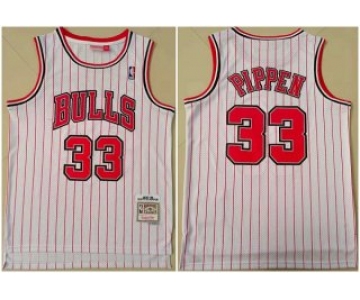 Men's White Chicago Bulls #33 Scottie Pippen Throwback Stitched Jersey